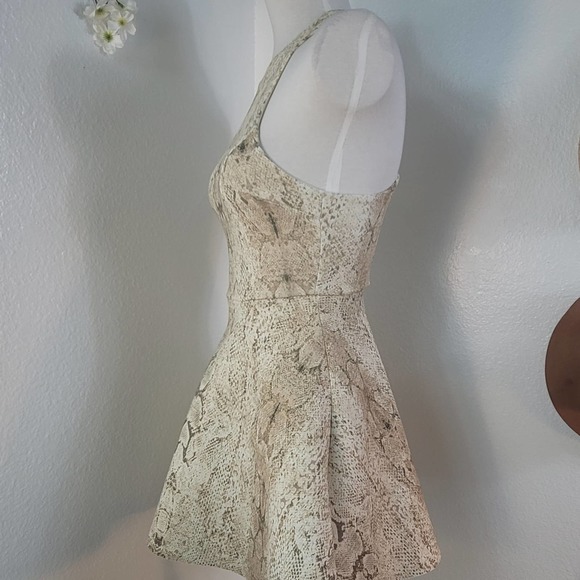 SILENCE + NOISE URBAN OUTFITTERS ROXY SNAKE PRINT SCUBA MINI A-LINE DRESS SZ: XS - Picture 8 of 12